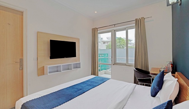 Madstays Hotel - Medicity Near Medanta Hospital in Gurugram
