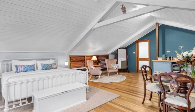 MAGPIE LOFT - THE VINTAGE HOLIDAY HOUSE in POKOLBIN