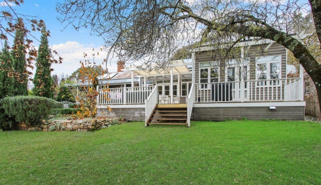 Malakoff House - sent on 3/4 acre and absolutely stunning in BEECHWORTH