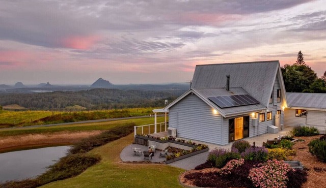 Maleny Chalet Spectacular Glasshouse Mtn Views in Maleny