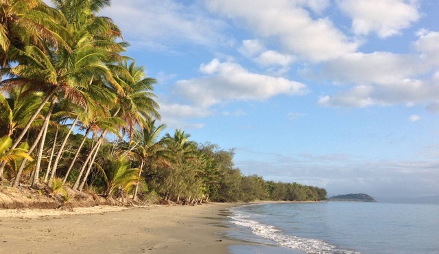 "Mango Beach" Port Douglas Private Seaside Villa in Craiglie