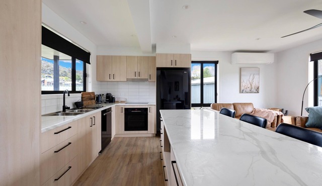 Maple Cottage - Bright, Luxurious & Modern in Myrtleford