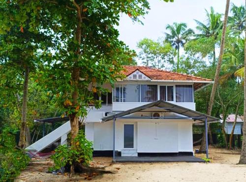 Marari Coco Villa in Mararikulam