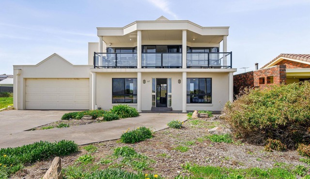 Mareblue Villa ~ Aldinga Beach - Panoramic views & perfect for the whole family in Aldinga Beach