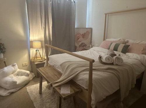 Master room with private bathroom and AC in Perth