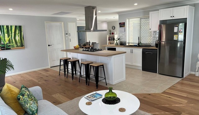 McConaghy Magic - Stylish and Well Located in Brisbane North