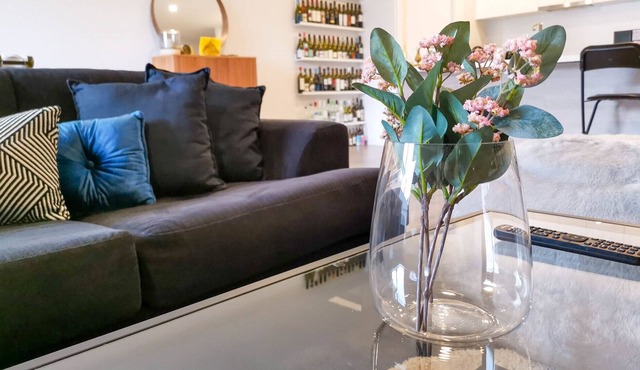 Mellow & Modernized Townhouse✔Stylish✔Bottles wall✔Anzac Hwy✔3Beds in Plympton
