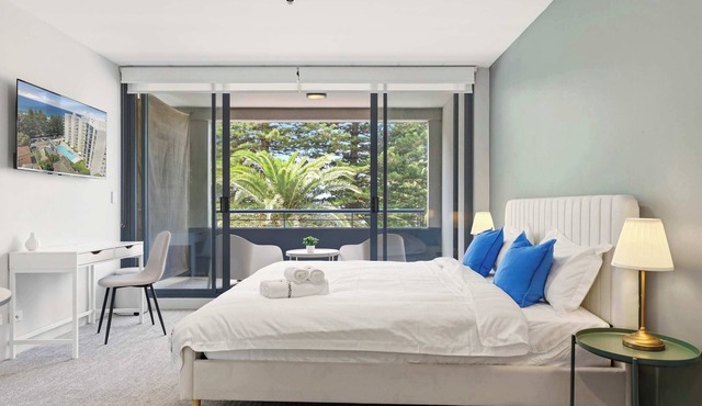 MetaWiseBnB Beachside Studio Pool Gym Parking 2 in Cronulla