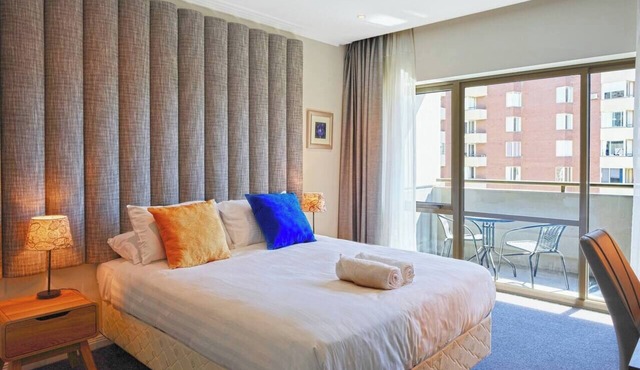 Metropolis Queen Studio with Indoor Pool and Balcony in Melbourne