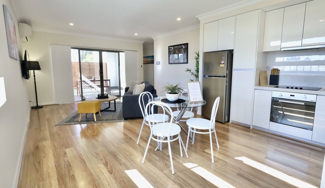 Midlands Best Stay - sleeps 4 - family perfect in Midland