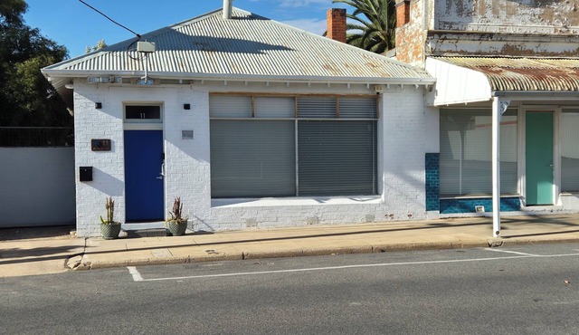 Modern 2 bedroom cottage in historic setting in Saint Arnaud