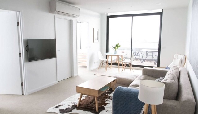 Modern 2BD Apartment in Northcote! + Parking in Northcote