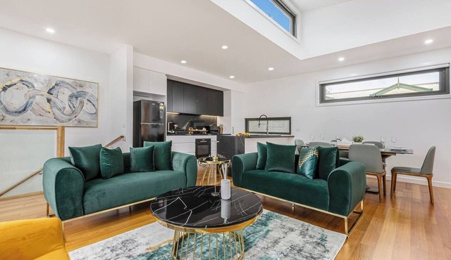 Modern 3BR Opposite Heritage Train Museum in Williamstown North