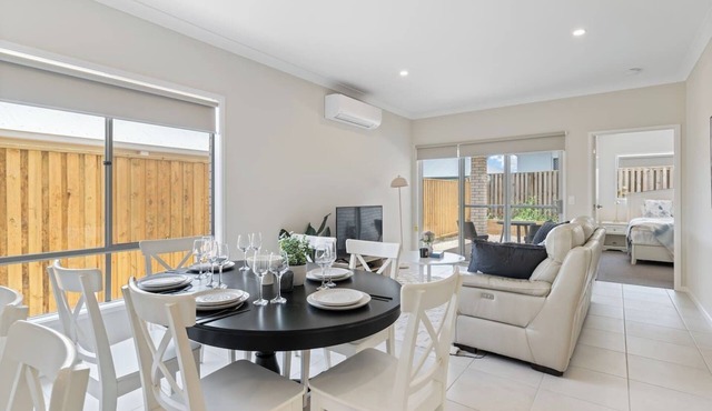 Modern 4BR Home in Peaceful White Rock Community in White Rock