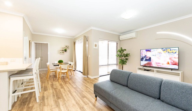 Modern 4X2 Perth house near Stadium/Casino/Airport in Cloverdale