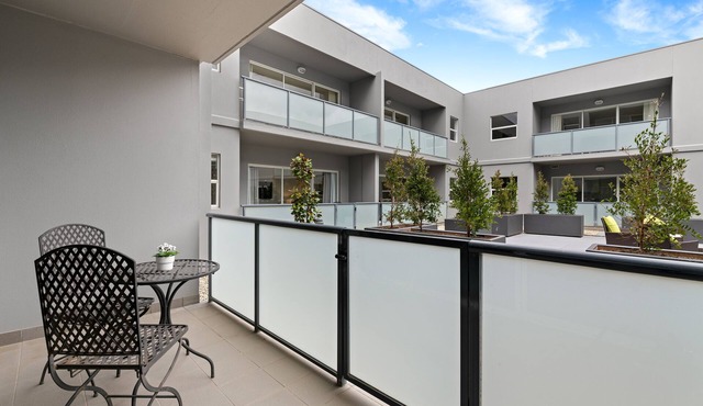 Modern and Spacious Two Bedroom Apartment in Burwood