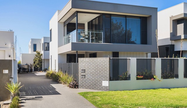 Modern Coastal Townhouse – Beach & Marina Views in Geographe