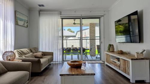 Modern comfort and luxury close to the beach in Indented Head