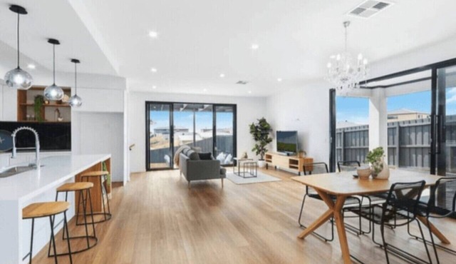 Modern Luxe Haven – Your Geelong Escape in Highton