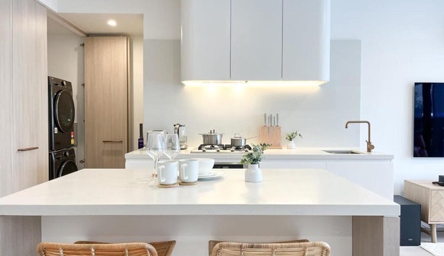 Modern Luxury 2B2B Sky Garden SmartTV in Glen Waverley