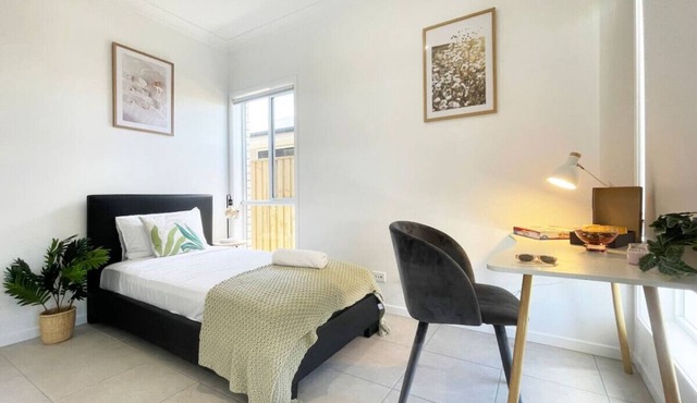 Modern Nest with 4 bedrooms in Redbank Plains
