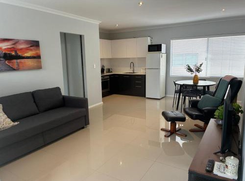 Modern Premium 1 Bedroom apartment in Dolphin Quay in Mandurah