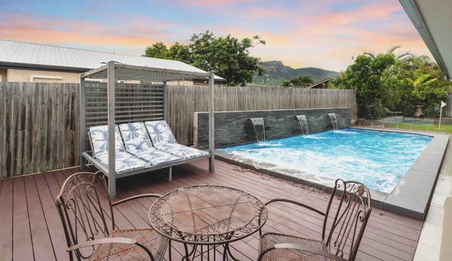 Modern quality with huge pool & golf green! in Annandale