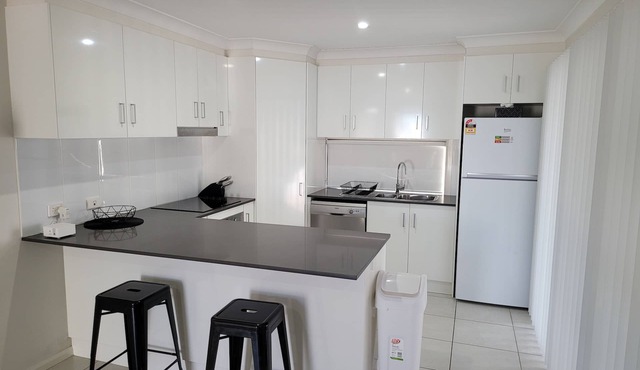 Modern self-contained 2 bedroom 2 bathroom apartment in Dalby