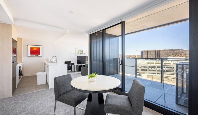 Modern Style Comfortable 1Bedroom Apt with Parking in Phillip