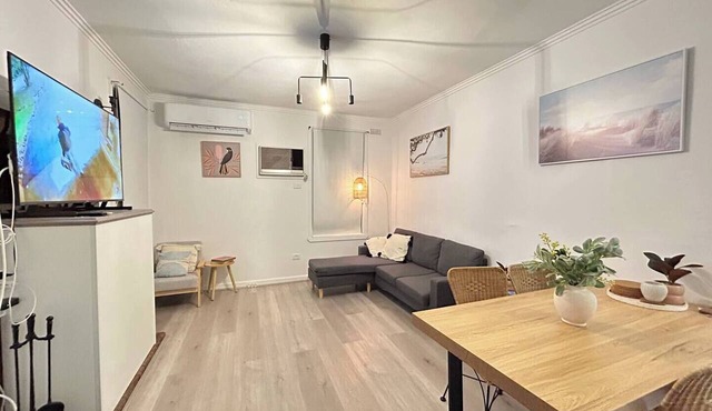 Mountain-View Escape-3BR Retreat with Scenic Views in Morwell