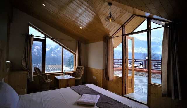 Mountainshack Riverside Stay & Cafe in Kullu