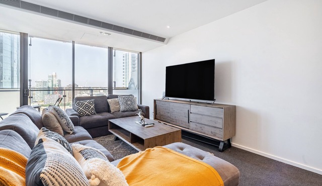MSA Epic: 3-bed 2-bath with Pool, Gym, Tennis, Carpark near Crown & Eureka in Southbank
