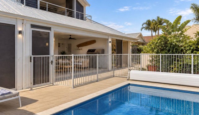 Murray River family retreat with private pool, kayaks, paddleboards and reserve views in South Yunderup