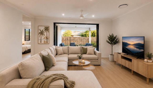 Murrumba Manor | Elegant Family Escape in Murrumba Downs