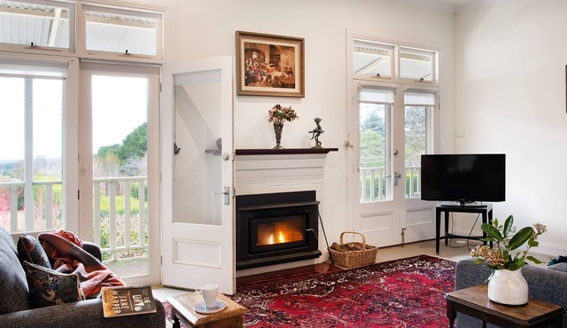 Musk Manor Cottage- gorgeous country escape set amongst beautiful gardens in Musk
