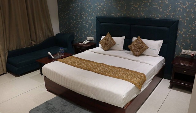 Nakshatra Hotel & Resort in Khargone in Khargone