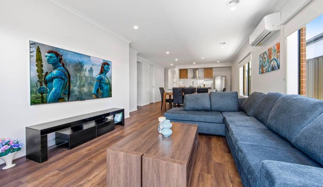 New Luxury Home Perfect for Families & WorkStays in Mickleham
