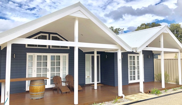New Pet friendly home & very close to dog beaches & Old Dunsborough bay in Dunsborough