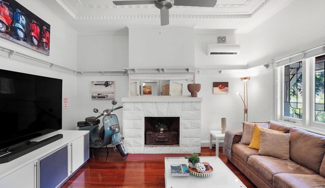 New! West Leederville Lakeside Home in WEST LEEDERVILLE