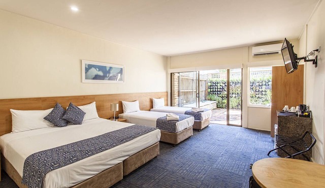 Nightcap at High Flyer Hotel in Condell Park