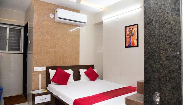 Nivant Lodge in Solapur