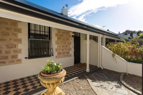 North Adelaide Row Cottage Monte in North Adelaide