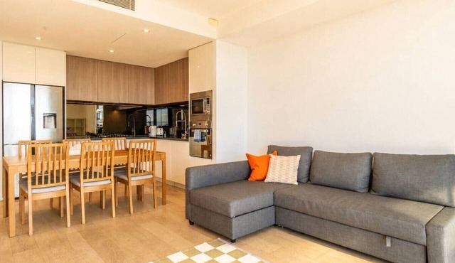 North-Facing 3BR with City Views & Parking in Mascot