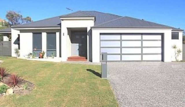 Northshore apartment, separate entry, stroll to beach, quiet location. in Kallaroo