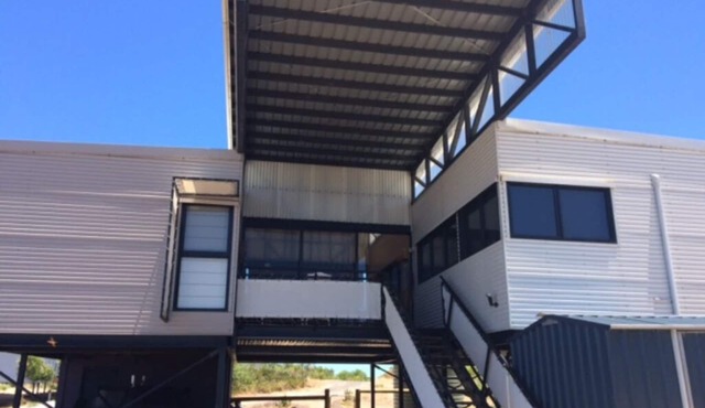 Nyola Beach House - Peppy Beach Retreat in Peppermint Grove Beach