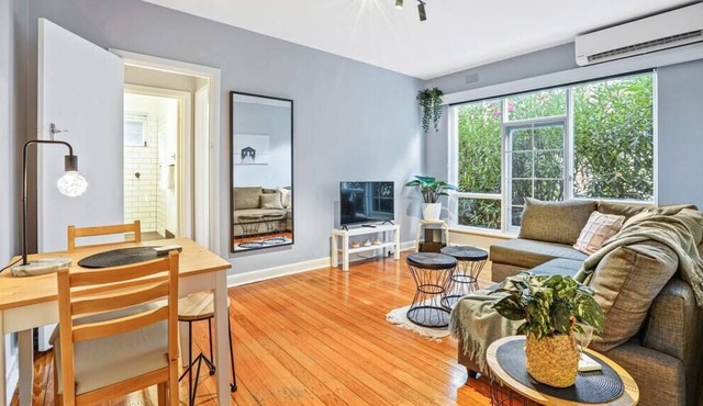 Oasis By the Beach, Cute 1 Bedder@St kilda+Parking in Saint Kilda West