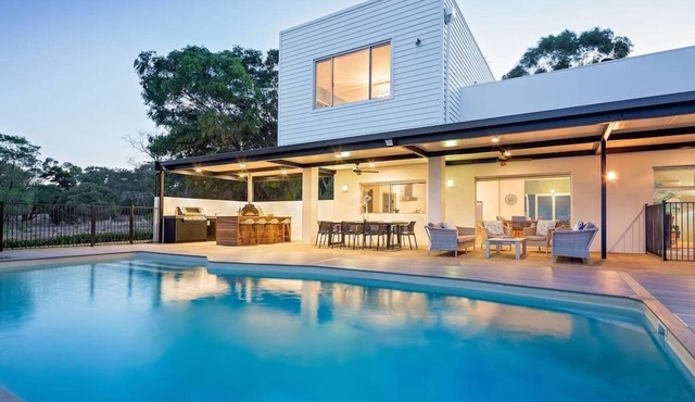 Oasis—Tranquil Getaway with Pool & Scenic Outlooks in Quindalup
