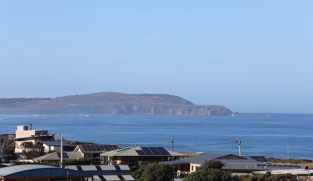Ocean 2 Bay Views Beach House - with free Wi-Fi in Surf Beach