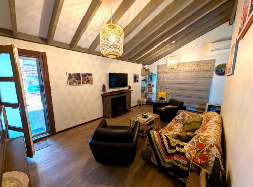 Ocean Drive Home: 3 bedroom 70s-inspired… - 19110 in Bunbury