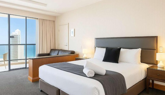 Ocean View Studio Apartment Surfers Paradise - Free Parking in Gold Coast